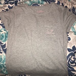 gray vineyard vines t-shirt